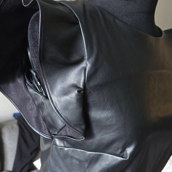 DKNY Women's Flutter Sleeve Faux Wrap with Hardware, Size 2 - Picture 4 of 7